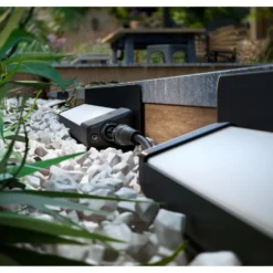 Philips Hue White & Color Ambiance Aussenwandfluter Amarant Niedervolt Schwarz -Lampen & Leuchten affär 144745 6