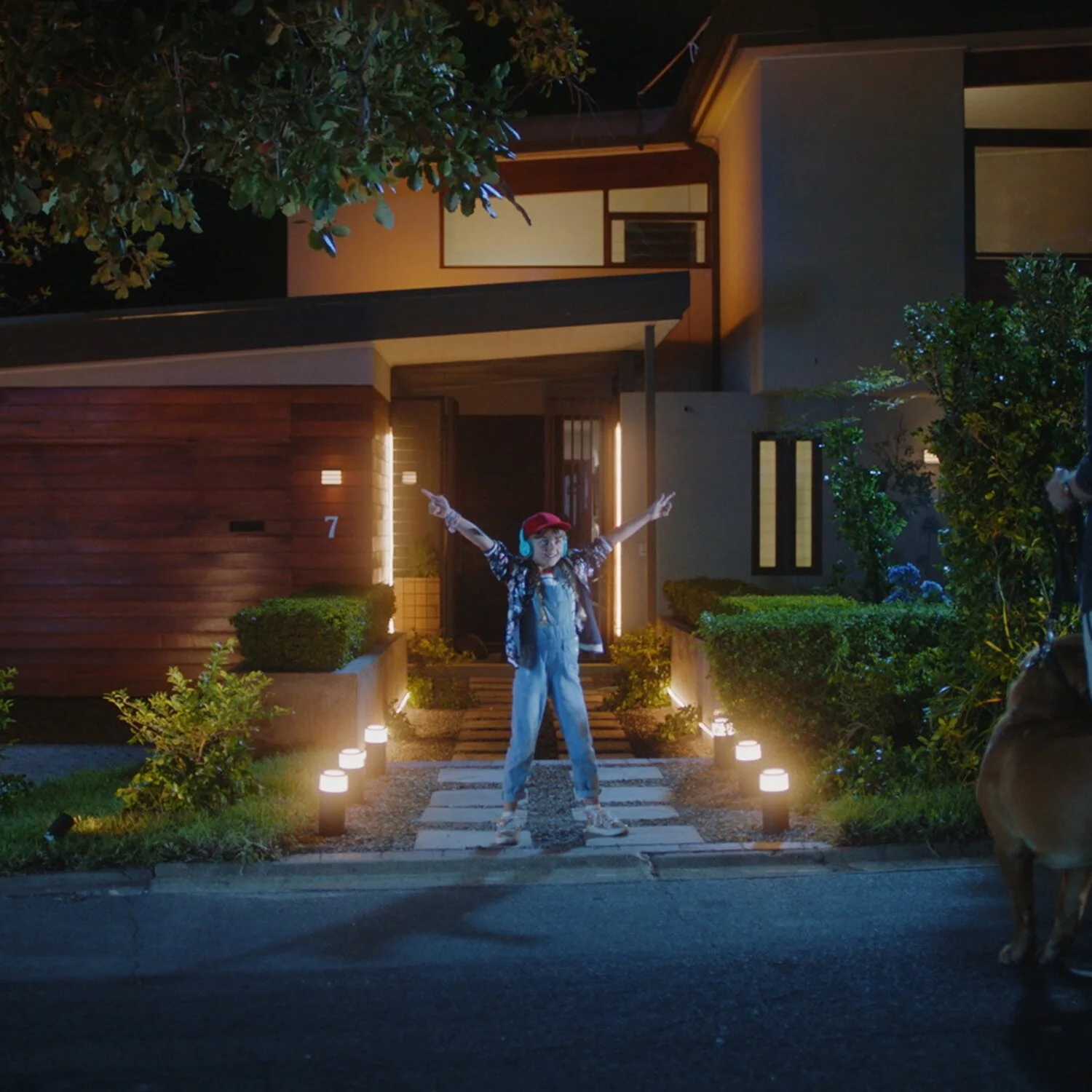 Philips Hue LED-Sockelleuchte Erweiterung White & Color Ambiance Calla Schwarz 9 Philips Hue LED-Sockelleuchte Erweiterung White & Color Ambiance Calla Schwarz – Bild 9