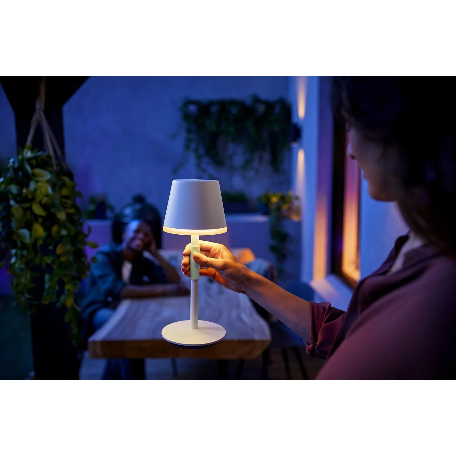 Philips Hue Tischleuchte White & Color Ambiance Go Tragbar Weiss 370 Lm 7 Philips Hue Tischleuchte White & Color Ambiance Go Tragbar Weiss 370 Lm – Bild 7